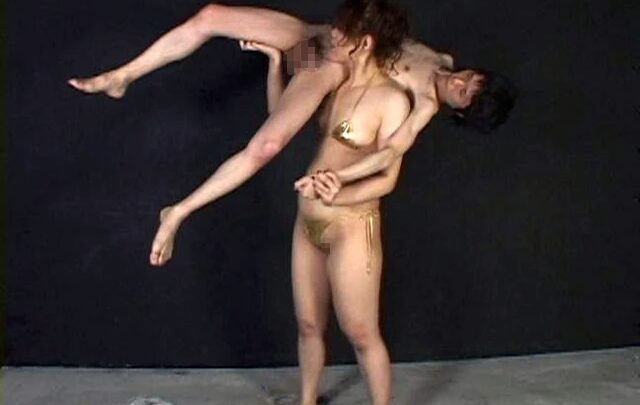 Screenshot 4 aus SNYD-070 Shinoda MEGA FRAU 181CM Misaki 90 Minuten Dominanz