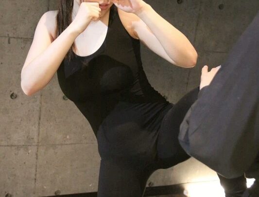 Screenshot 10 from SOE-705 Uehara Honami: La Donna dell'Interrogatore Segreto - Seno Gigante, Violenza, Abiti, Eroina