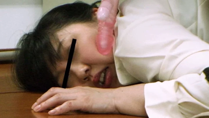 Screenshot 3 from TSP-348 아마노 코유키: 젊은 비행청소년의 복수 - 도쿄의 학교 책상에 묶여 강간당하는 풍만한 여성 교사