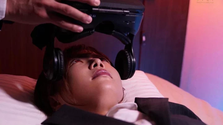 Screenshot 18 from STARS-323 Sakura Mana: The Beautiful Female Company President Mana is Forbidden from Being Turned On, But Through Hypnosis at a Cleansing Esthetic Salon, She’s Made to Follow My Desires – SOD star Hypnosis