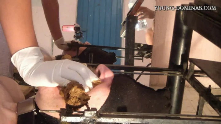 Screenshot 4 from 2 Girls and shit Consumptions Young-Dominas