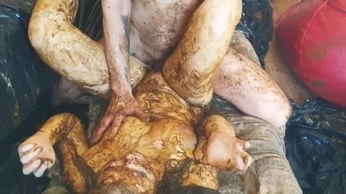 Screenshot 5 from 23.04.2020 Extreme Pissing And Fuck Foursome Russians