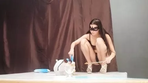 Screenshot 5 aus 5 Mädchen scheißen in meinen Mund. Teil 3 (mit Christina)