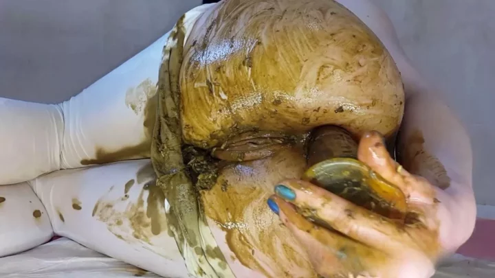 Screenshot 2 from AnnaCoprofield White Leggings Diarrhea
