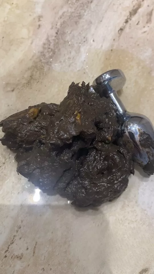 ANOOK84 I POOP WITH PLUG IN MY ASS AND LONG SOCKS
