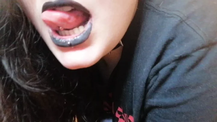 Screenshot 4 from Beautiful goth shits in mirror !