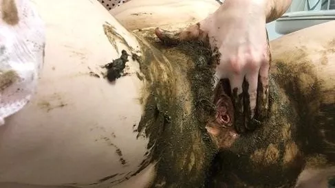 ChubbiBunni Höschen Kacken Pussy Schmieren (ScatShop.com vom 01.04.2020)