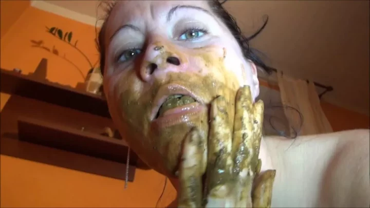 Screenshot 2 from couple in pantyhose starring in video dirtyscatgirl Panty/Jean Pooping