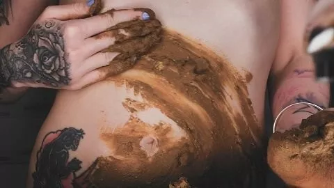 Screenshot 4 aus DirtyBetty verrücktes Baby spielt mit ihrem eigenen Kot (ScatShop.com)