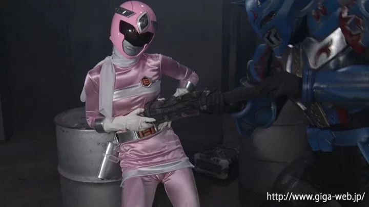 Screenshot 17 aus GHMT-32 Aoi Mizutani Non-Stop Heldin VS DS Monster Mob ~Magnetisches Geschwader Magna Man Zielgerichtet Magna Pink~ GIGA (Giga)