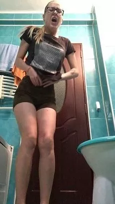Screenshot 1 from Huge shit in my friends toilet (ScatShop.com) 25.07.2021 Ella Gilbert