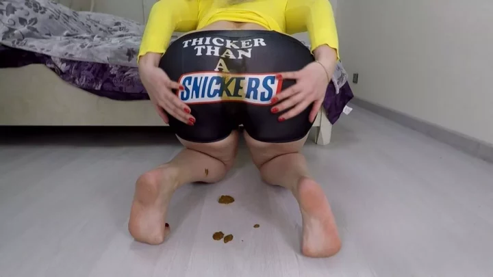 Screenshot 4 aus Janet Explosive Durchfall in Snickers Leggings