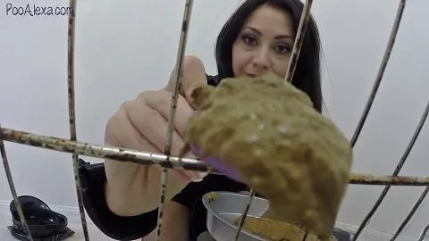 Screenshot 5 aus Locked Up Out (Scat-Porn in Full HD-1080p) Poo Alexa