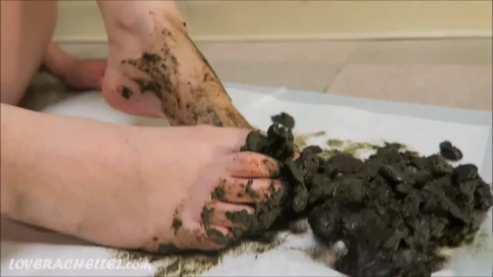Screenshot 1 from LoveRachelle2 So Messy and Stinky!