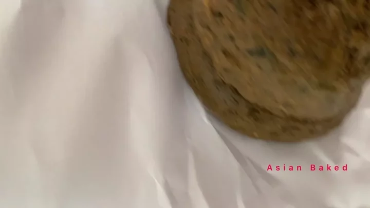 Screenshot 4 from Marinayam19 Hot girl shits while wearing a dress