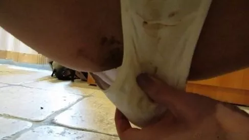 Screenshot 3 aus MessyGirls Zwei Paare von schmutzigen weißen Unterhosen