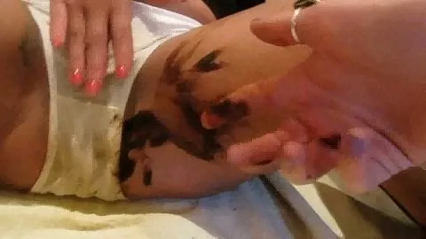 MessyGirls の 2 組のうんちの白いパンティ! (wetset.net) のスクリーンショット 3