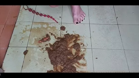 MissAnja Cute Girl Doesn’t Like Shit In Toilet