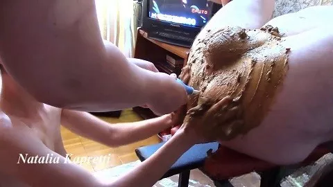 Screenshot 2 from 나탈리아 카프레티는 주먹질과 미네트를 하며 엉망이야.
