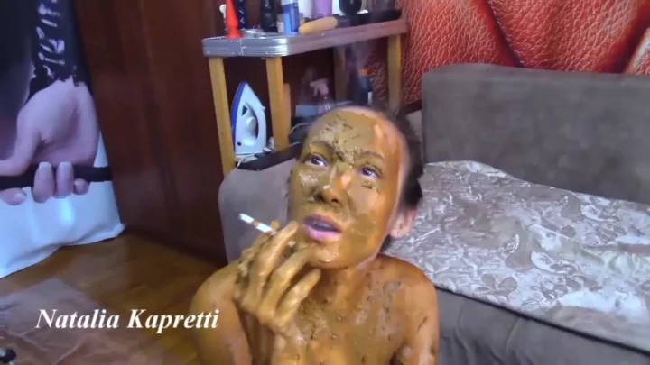 Screenshot 2 from Natalia Kapretti She covered in shit, my ashtray, toilet