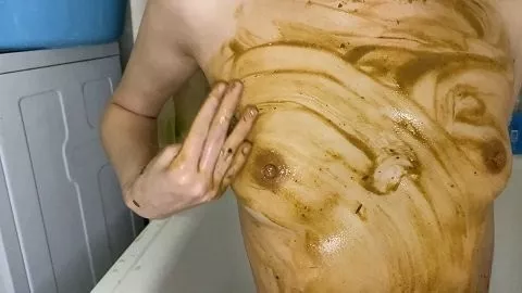 Screenshot 3 aus p00girl Warme Milch-Einlauf, Kot in Milch zum Frühstück und Körperskaten (06.03.2022)