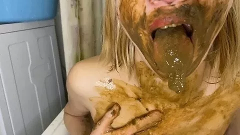 Screenshot 4 aus p00girl Warme Milch-Einlauf, Kot in Milch zum Frühstück und Körperskaten (06.03.2022)