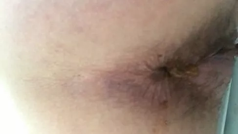 Screenshot 4 aus PooAlina Süße Alina scheißt und furzt kräftig auf der Toilette. Morgen