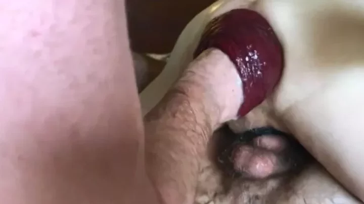 Screenshot 2 aus Wirklich schockierender, riesiger Amateur-Analsexprolaps, den ich je in HD 1280p gesehen habe.