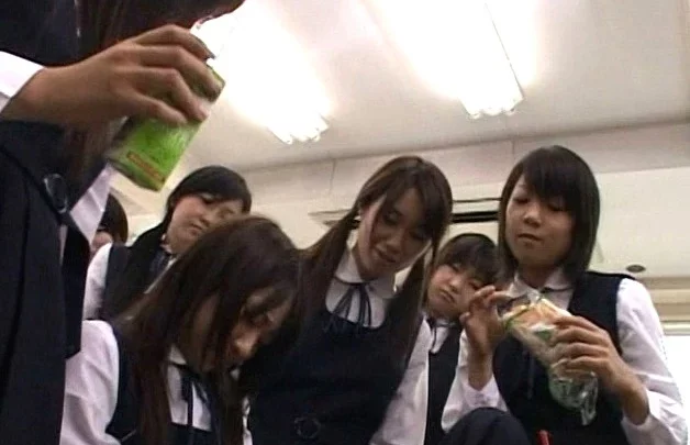 Screenshot 1 aus NHDT-555 Sawabana: High School Schüler Initiationsgruppe 3 - Tsubaki Tsubaki Natürlich Hoch
