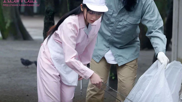 Screenshot 1 from CAWB-038 Aomine Kokoro: The 138cm Petite Girl Who Can’t Become a Proper Adult and Keeps Getting Abused by Older Men Ends Up Gushing Squirt After Squirting Orgasm
