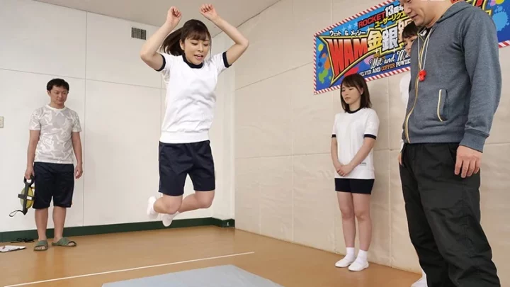 Screenshot 2 aus RCTD-406 Misaki Azusa Nass & Unordentlich (WAM) Gold Silber Pulver Sportstest Tomii Miho Rakete