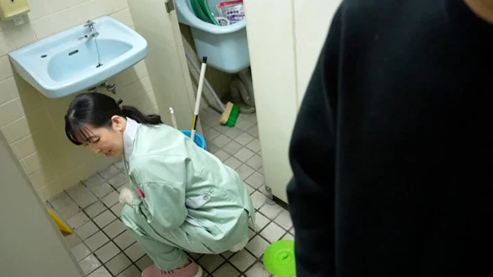 Screenshot 2 from RNA-009 成田香子：家庭主妇的羞辱性首秀 - 邻居的淫荡女仆，被迫服侍与享乐