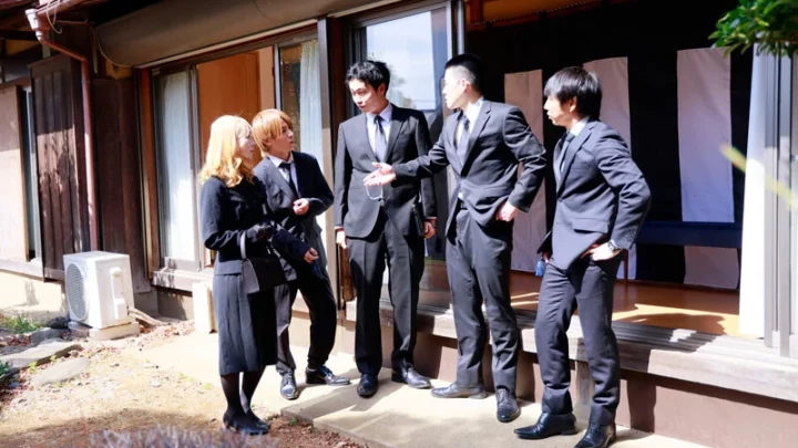Screenshot 3 aus DVMM-440 Minoshima Meguri Golden Shower. Nach 6 Jahren wieder mit den Mitschülern aus der High School vereint und in einem Gangbang vergewaltigt, bis sie alle Erinnerungen vergisst.