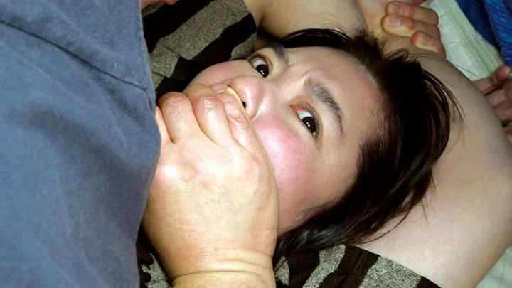 Screenshot 5 from EMBZ-351 Hachisaki Yui: Tight Constriction, Endless Teasing, Internal Ejaculation! Choking Hole and Stangun Drive Her to the Brink of Collapse – Humiliation