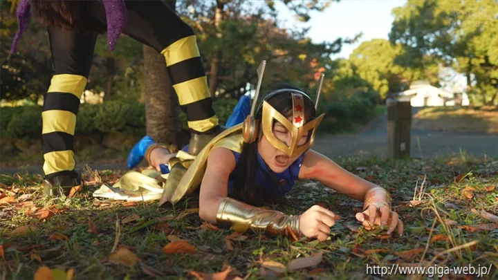 Screenshot 6 aus SPSE-94 Yuki Yoshizawa (Yoshizawa Yuki) Kämpfen! Weltraumfrau Teil 2 Episode 50: Der Schrecken des Weltraum-Insektenmonsters Bugzer GIGA