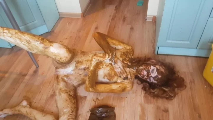 Screenshot 2 aus Dünne Rothaarige Top Amateur und Pipi von Top Russischem Model Jelena