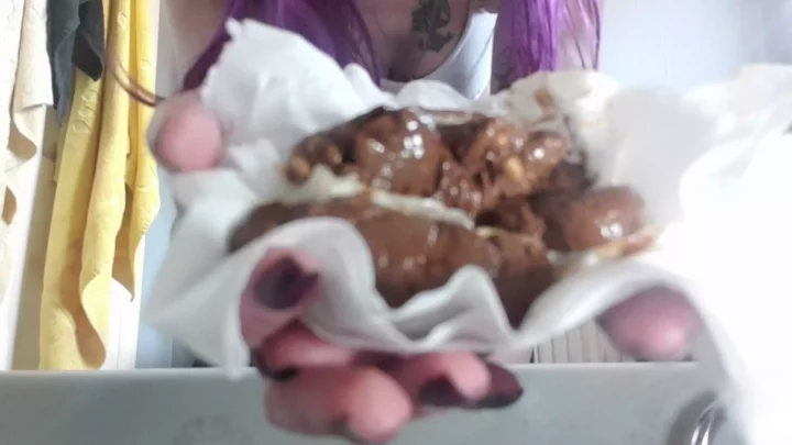 Screenshot 2 aus Donnerstag Corn Poo starring in video DemonaDragon Poop Videos
