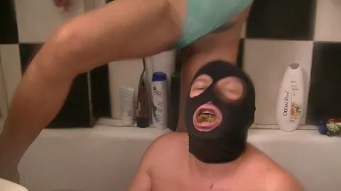 Screenshot 5 aus Toiletsklaveunddommes Waschen Scheiße Essen und neuer Badeanzug