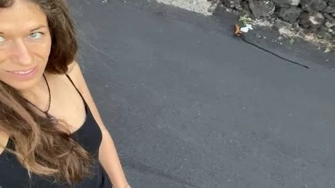 VeganLinda Big morning Shit on public Street (14.07.2020)