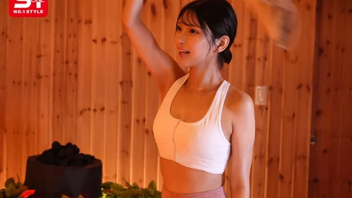 Screenshot 1 aus SNOS-181 Kuraki Hana: Die prächtige Schönheit wird in einem Sauna-Ehefrau-Erlebnis durchweicht! Intensiver, schweißtreibender Orgasmus S1 NO.1 STIL