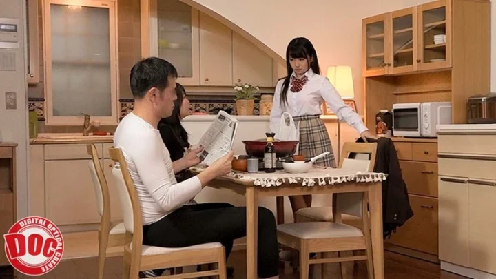 Screenshot 1 aus DOCP-218 Kisaragi Natsuki: Drei Tage ohne meine Mutter, mein Stiefvater trainiert mich weiter, kurvenreiche Lolita. Diese Zwei… Kleidung, Socken, Zermen, nasser Look, Dominanz DOC PREMIUM