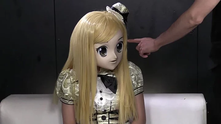 Screenshot 1 aus EWKA-002 Pink Film Verhör Akume Episode-02: Das Vergnügen, den Underground-Idol Amami gründlich zu erniedrigen, 100-Minuten-Planung, wacht mit Erniedrigungs-Ekstase auf