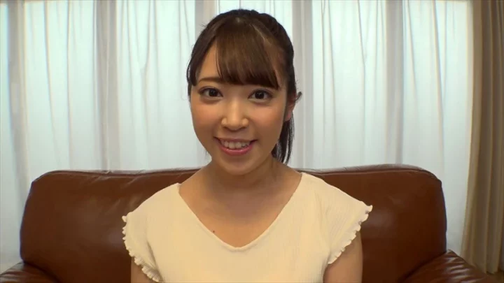 Screenshot 2 from XRW-922 Kagami Sara: Shaved Pussy Irresistible Tease, Small-Breasted Real Girl Deep Throating