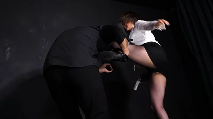 Screenshot 3 from DBER-109 Takarada Arisa BeAST – Case-005: Indoor Scenario – Sadistic Punishment of a Crying, Repentant Woman, Evil RED BABE