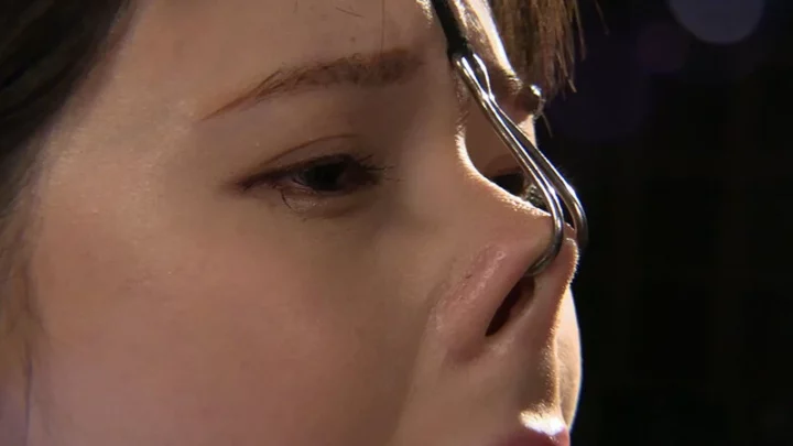 Screenshot 3 from ACZD-250 이가와 아리사: 수치의 실타래, 항문 수치, 볼 개그, 비정상적인 회사들