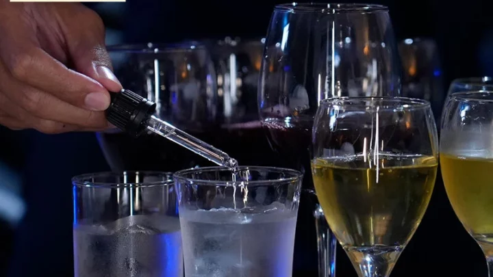 Screenshot 3 aus IPZZ-805 Sakura Momo: Die unschuldige neue Kollegin, die nach Alkohol auf einer Trinkparty von Verlangen getrieben wird