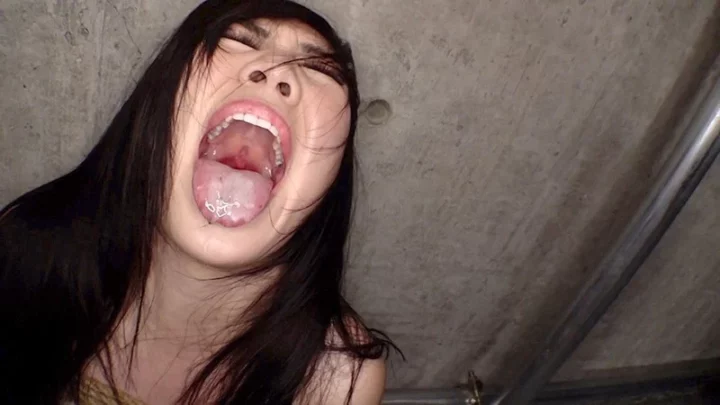 Screenshot 12 aus MIST-319 Haruka Verzweifelt nach Saugen - AV-Debüt!! Tatsächlich kann sie ihr abnormales sexuelles Verlangen nicht unterdrücken - Große 173 cm Frau Michiru+