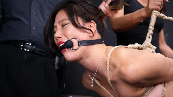 Screenshot 14 from DBER-097 片瀬ひとみ BeAST -大麻酷刑官的疯狂- 案件-003: 本本香的事件，严酷审讯与紧缚！一个被无情剥光的刚毅女人，红色宝贝