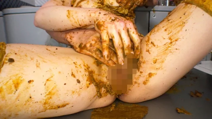 Screenshot 19 from ODV-518 온몸이 똥으로 뒤덮인, 평범한 주부가 거대한 항문 변을 싸다 - 항문 오오츠카 후로피 - 배변